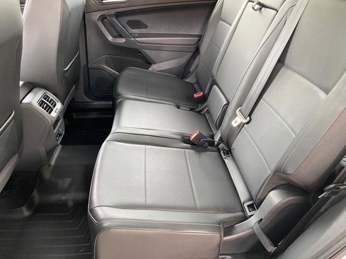 Used 2018 Volkswagen Tiguan SEL w/ R-Line Package image 39