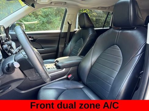 Used 2022 Toyota Highlander XLE AWD/4WD image 14