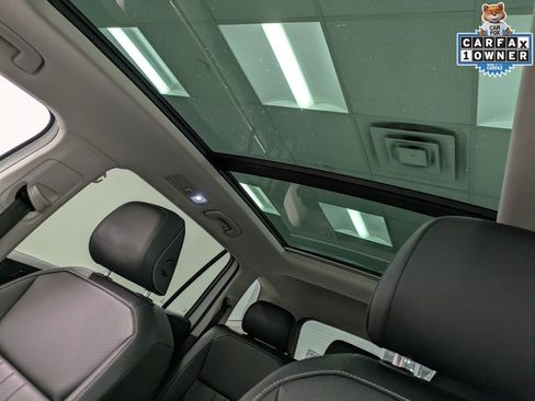 Used 2022 Volkswagen Tiguan SE w/ Panoramic Sunroof Package image 22