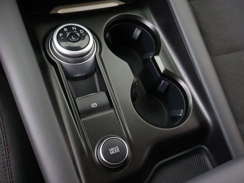 Used 2025 Ford Explorer Active AWD/4WD image 54