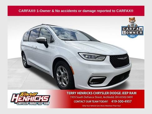 Used 2023 Chrysler Pacifica Limited FWD image 1