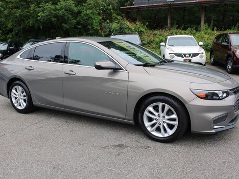 Used 2017 Chevrolet Malibu LT w/ Leather Package FWD image 5
