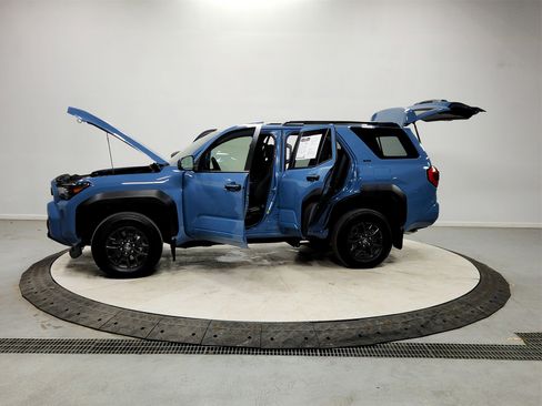 Used 2025 Toyota 4Runner SR5 image 12