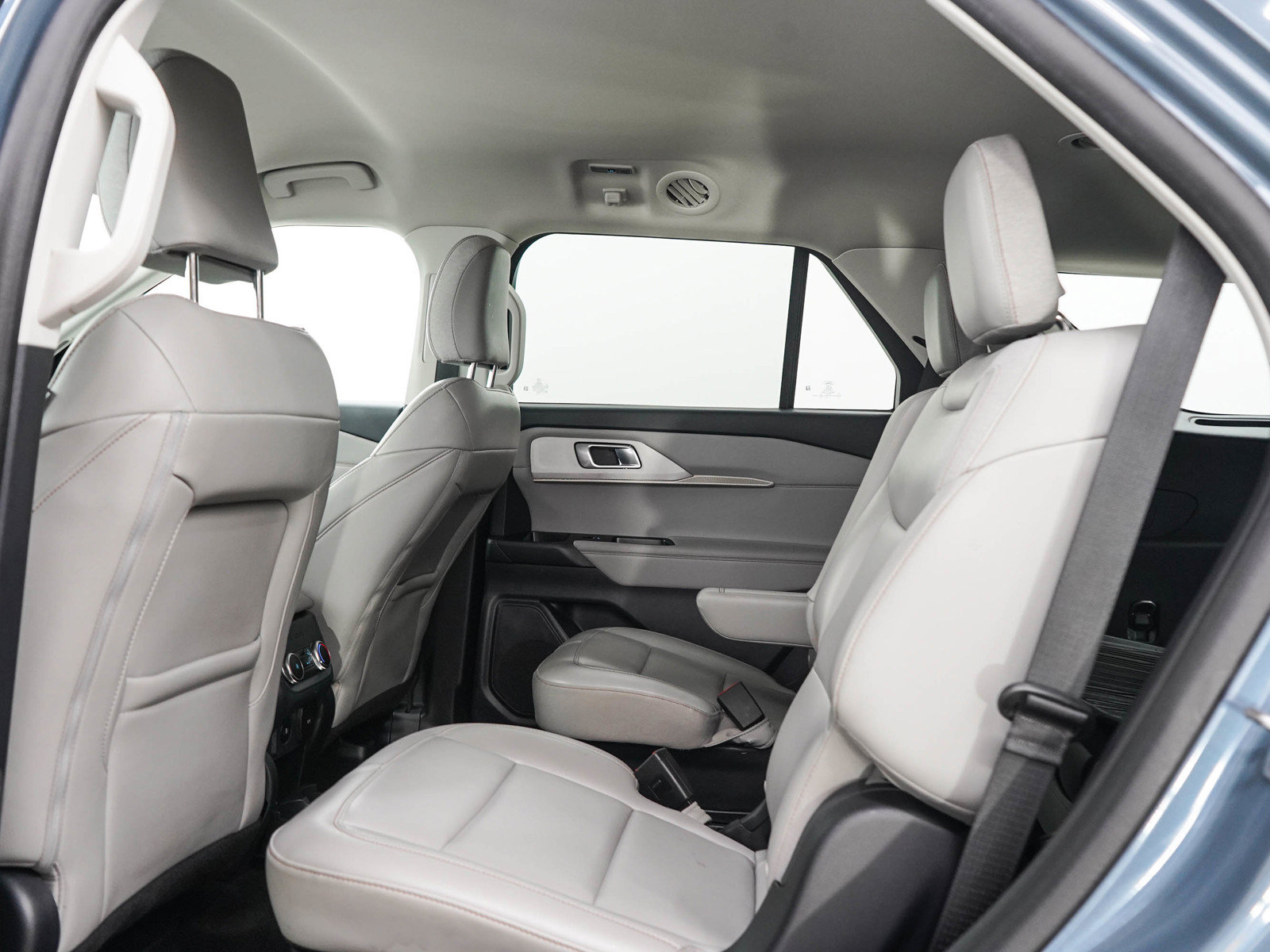 Used 2025 Ford Explorer Active w/ Active Comfort Package AWD/4WD image 15