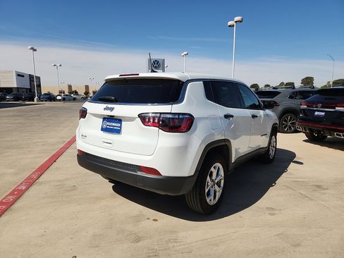 Used 2025 Jeep Compass Sport image 7