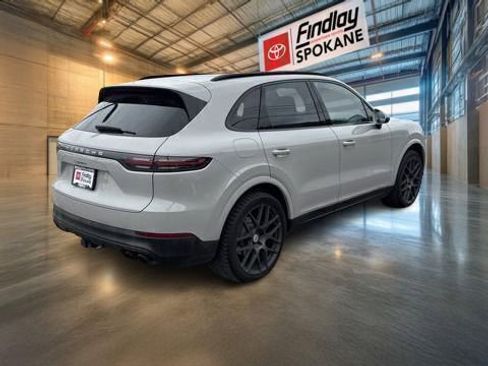 Used 2020 Porsche Cayenne Base image 5