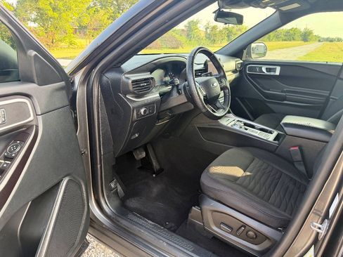 Used 2020 Ford Explorer XLT RWD image 11