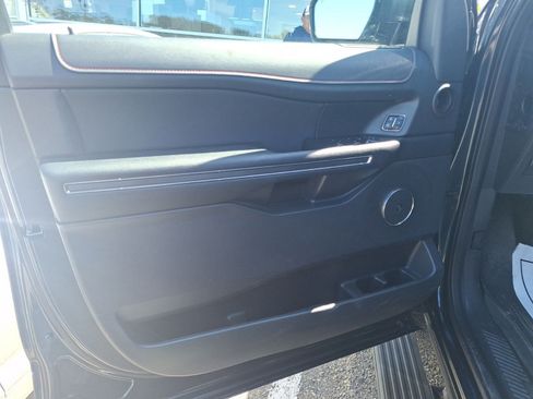 Used 2023 Ford Expedition Limited AWD/4WD image 12