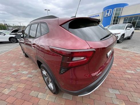 Used 2025 Chevrolet Trax LT w/ Driver Confidence Package FWD image 31