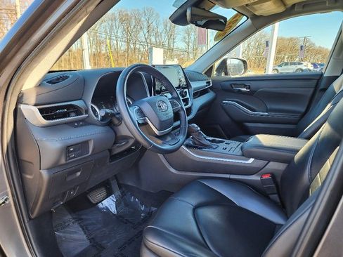 Used 2022 Toyota Highlander XLE image 20