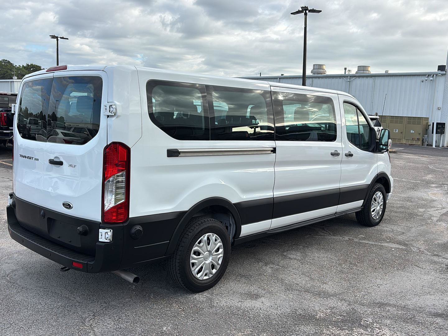 Used 2024 Ford Transit 350 XLT RWD image 7