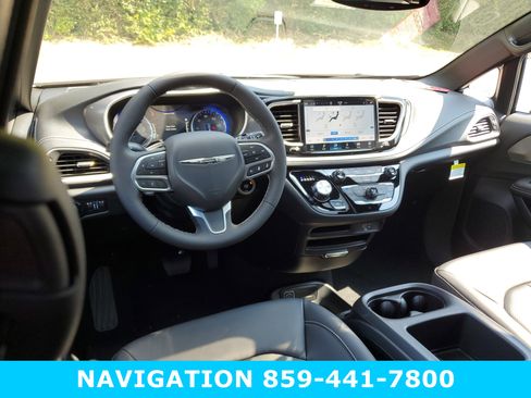 New 2026 Chrysler Pacifica Select image 11
