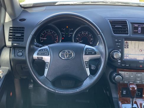 Used 2012 Toyota Highlander Limited w/ Tow Pkg AWD/4WD image 10