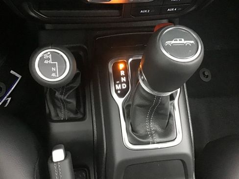 New 2025 Jeep Gladiator Sport image 15