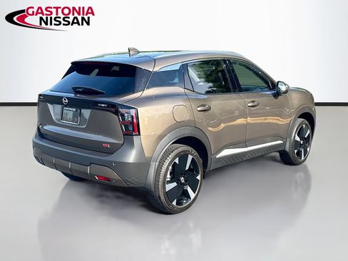 Used 2025 Nissan Kicks SR FWD image 9