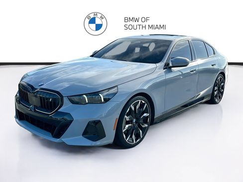 Certified 2025 BMW i5 eDrive40 w/ M Sport Package AWD/4WD image 3