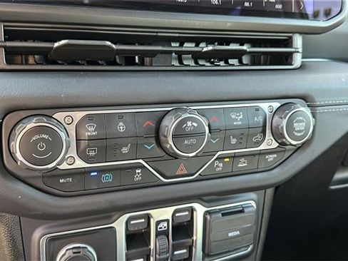 Used 2024 Jeep Wrangler Unlimited Sahara w/ Technology Group image 17