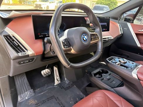 Used 2024 BMW iX xDrive50 w/ Premium Package AWD/4WD image 23