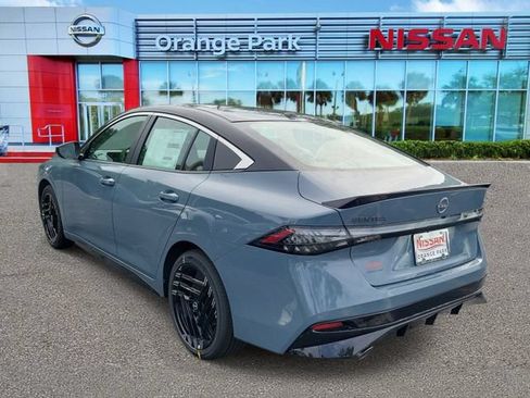 New 2026 Nissan Sentra SR w/ Floor Mat Package FWD image 3