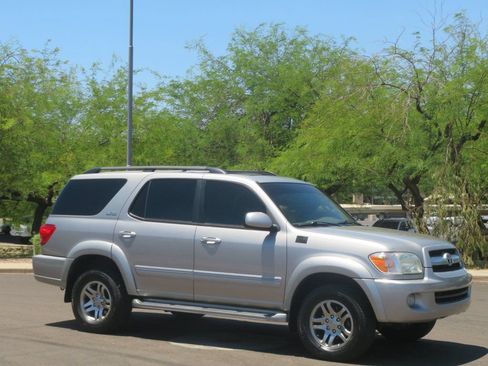 Used 2006 Toyota Sequoia SR5 AWD/4WD image 4