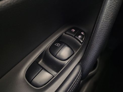 Used 2018 Nissan Rogue SV AWD/4WD image 27