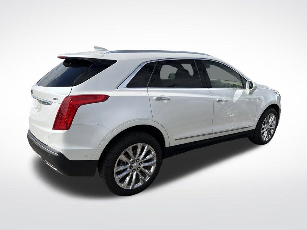 Used 2018 Cadillac XT5 Platinum w/ Driver Assist Package AWD/4WD image 4