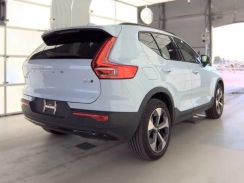Used 2026 Volvo XC40 B5 Plus AWD/4WD image 3