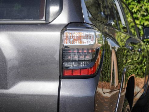 Used 2022 Toyota 4Runner SR5 AWD/4WD image 5