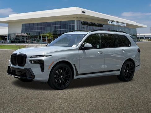 Certified 2025 BMW X7 xDrive40i w/ M Sport Package AWD/4WD image 5