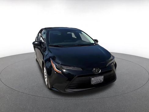 Used 2025 Toyota Corolla LE FWD image 3