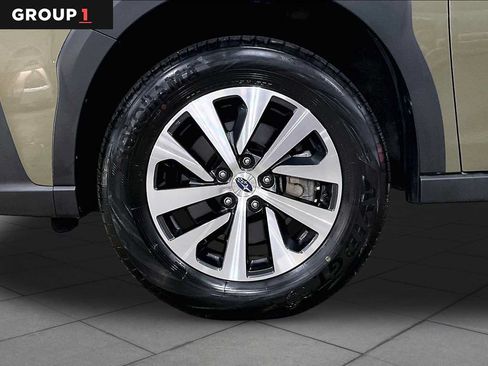 Used 2024 Subaru Outback Premium AWD/4WD image 11
