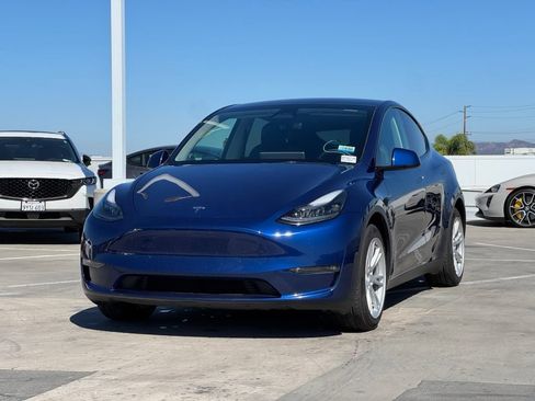 Used 2023 Tesla Model Y Long Range AWD/4WD image 4