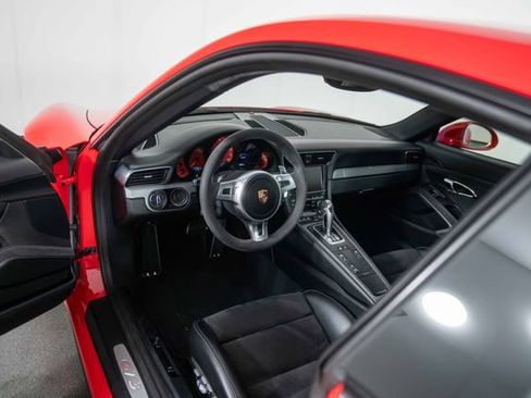 Used 2015 Porsche 911 GT3 RWD image 17