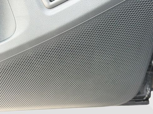 Used 2026 Volkswagen Tiguan SE FWD image 23