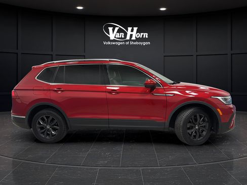 Used 2024 Volkswagen Tiguan SE AWD/4WD image 8