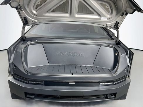 Used 2024 Tesla Cybertruck AWD Crew Cab image 30