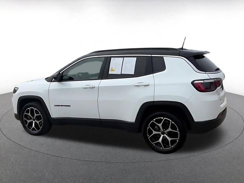 Used 2025 Jeep Compass Limited AWD/4WD image 10