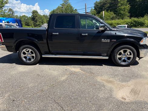 Used 2017 RAM 1500 Laramie w/ Convenience Group AWD/4WD image 11