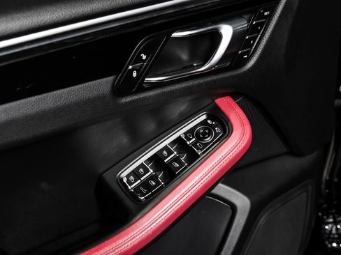 Used 2017 Porsche Macan S image 46