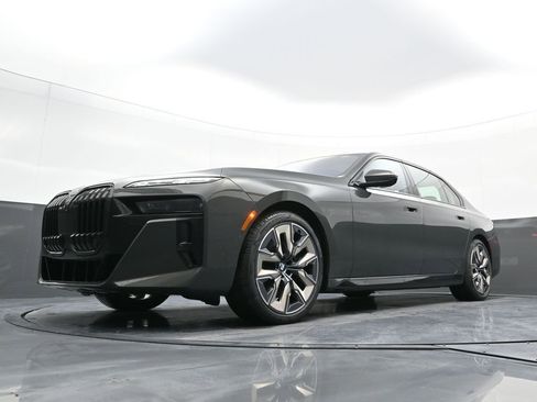 Used 2023 BMW 760i xDrive w/ Executive Package AWD/4WD image 27