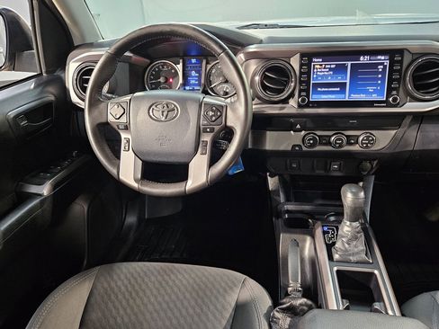 Used 2020 Toyota Tacoma SR5 w/ SR5 Appearance Package (SM) image 9