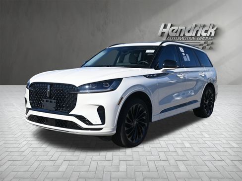 Used 2025 Lincoln Aviator Reserve w/ Jet Appearance Package image 3