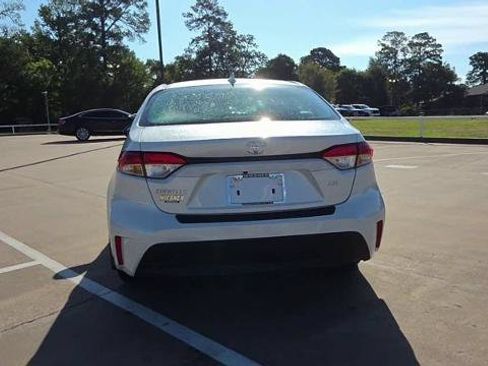 Used 2025 Toyota Corolla LE FWD image 7