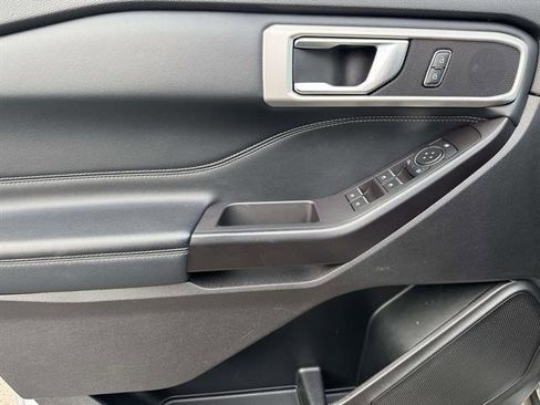 Used 2020 Ford Explorer XLT w/ Equipment Group 202A image 11