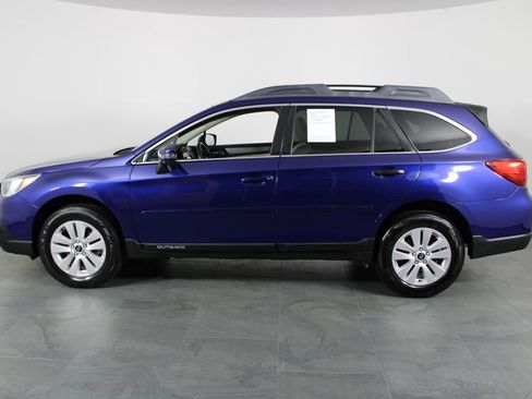 Used 2017 Subaru Outback 2.5i Premium image 11