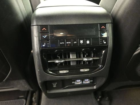 Used 2025 Jeep Grand Cherokee Summit AWD/4WD image 18