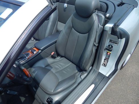 Used 2005 Mercedes-Benz SL 600 w/ AMG Sport Pkg image 33