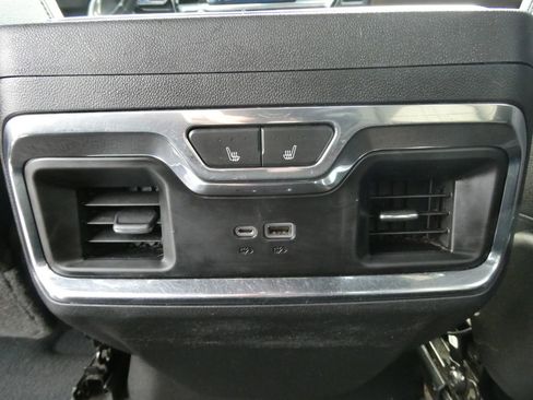 Used 2023 Chevrolet Silverado 1500 High Country w/ Technology Package AWD/4WD image 17