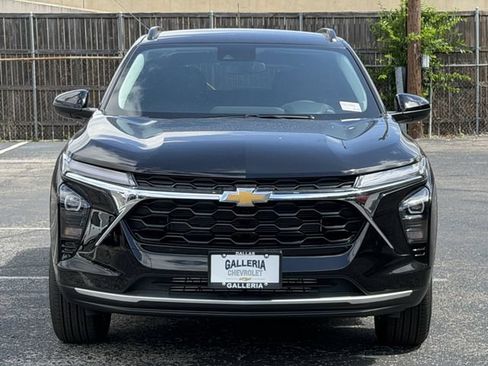 New 2026 Chevrolet Trax LT w/ Driver Confidence Package FWD image 3