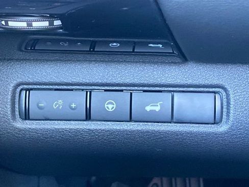 New 2025 Nissan Pathfinder SV w/ Black Appearance Package image 15